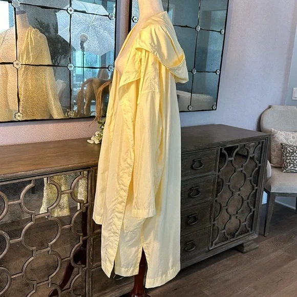 Uniqlo U packable yellow over sized hooded rain poncho. - Picture 10 of 14